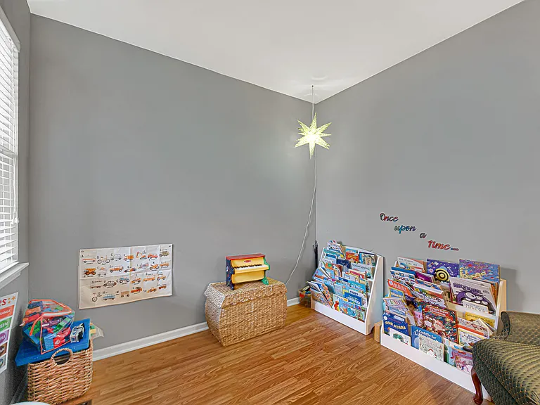 1882 N Wentworth Cir — Photo 28