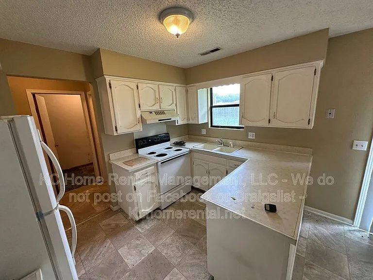 900 NW 36th Street Ter — Photo 4