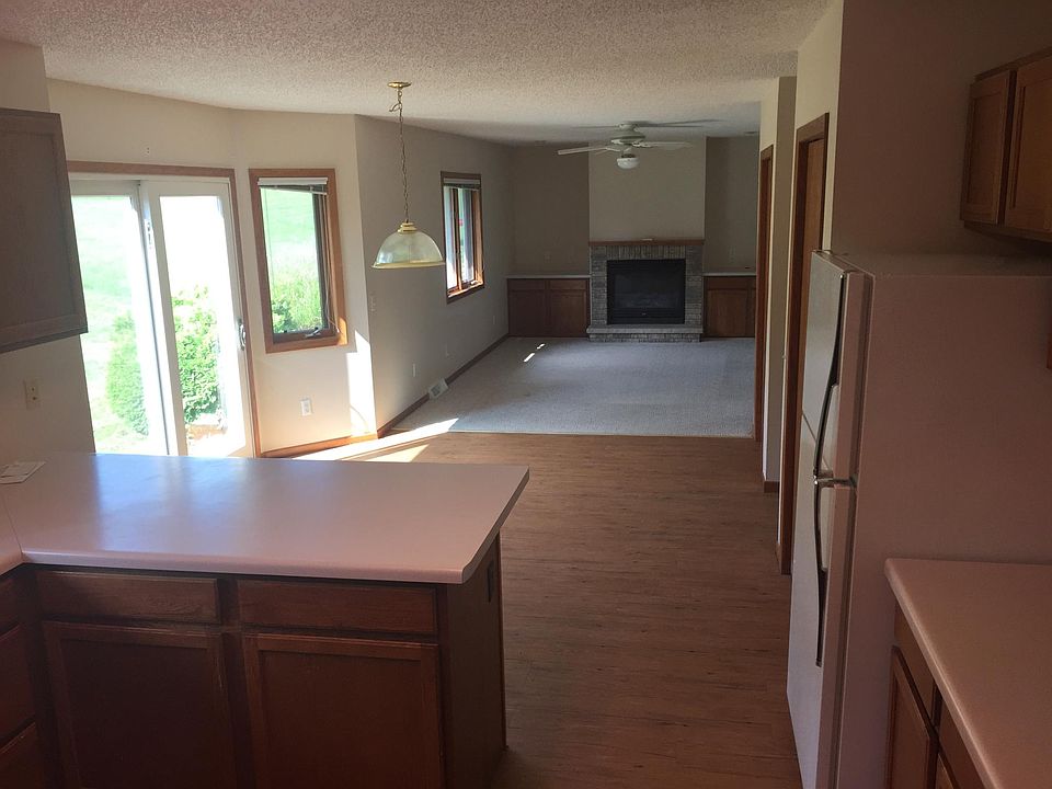 2nd image of 5881 Woodland Dr