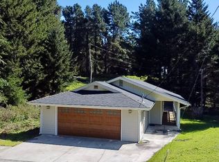 37 Cove Point W, Whitethorn, CA 95589