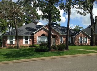 155 Oak Hurst Pl, Tyler, TX 75703