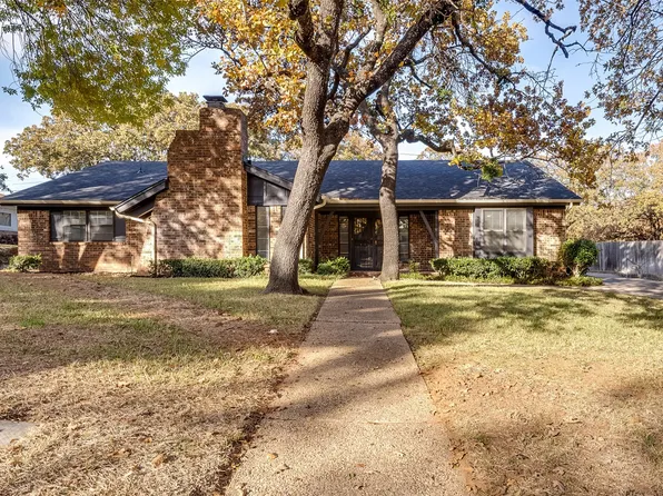 49 Devonshire Dr, Bedford, TX 76021