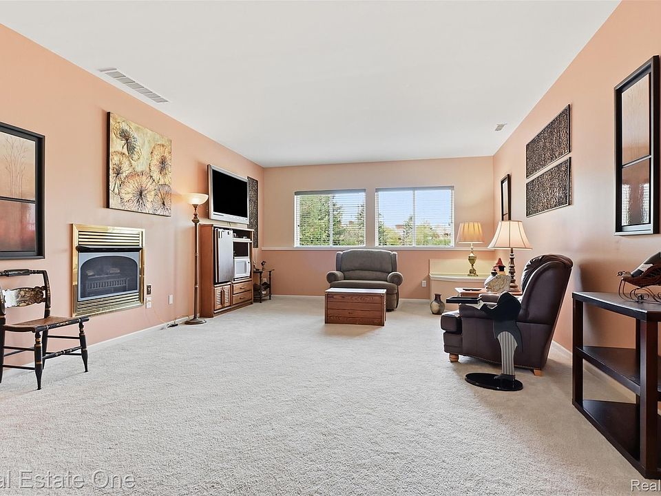 37585 Newburgh Park Cir #16, photo 18