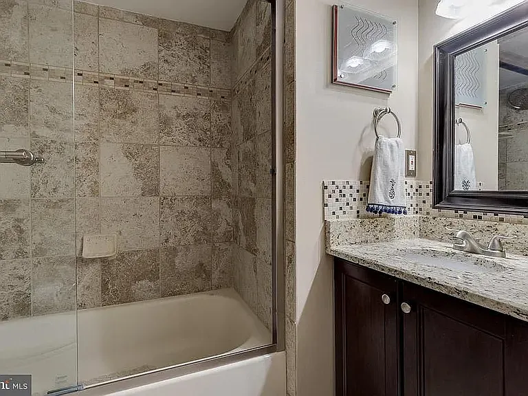 4933 Casimir St — Photo 17