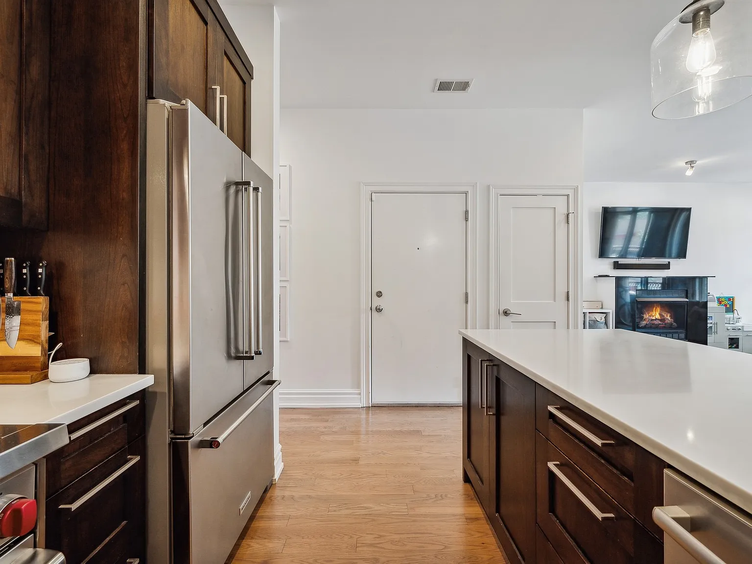 3 bed, $5,200 — Photo 2