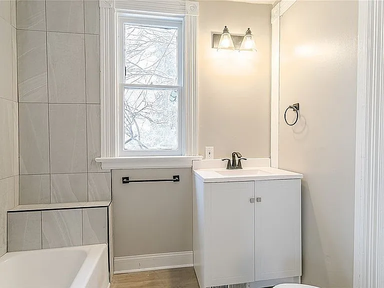 407 Alexander St — Photo 13