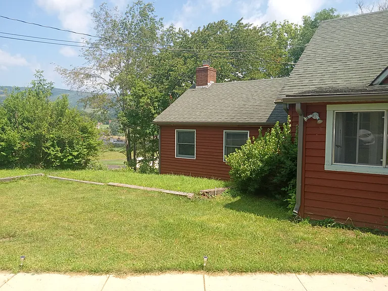 401 E Main St — Photo 2