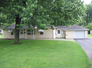 1911 20th St, Charleston, IL 61920