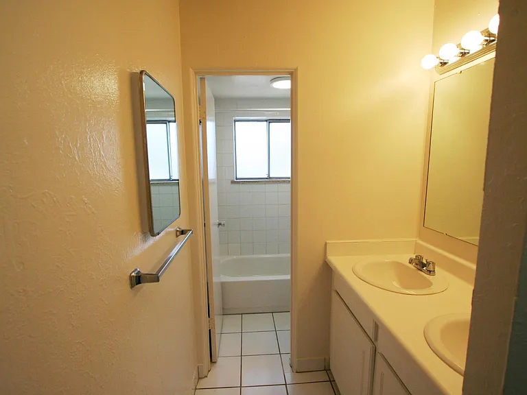 1085 N Pearl St #304 — Photo 8