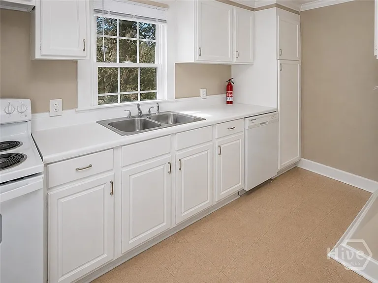 312 N Jefferson St NE — Photo 5