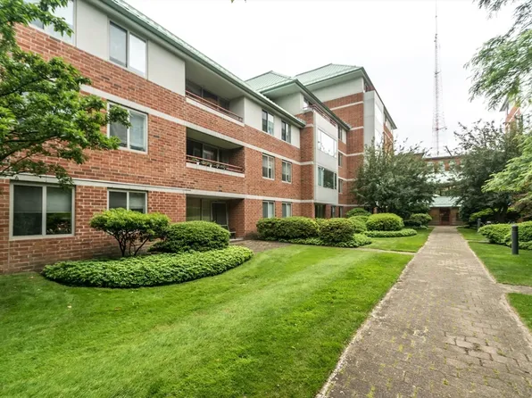 173 Oak St APT 208W, Newton Upper Falls, MA 02464
