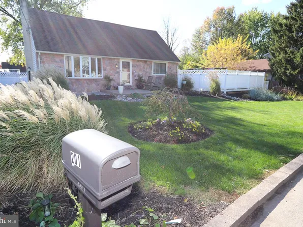 201 Castello Ave, Hatboro, PA 19040