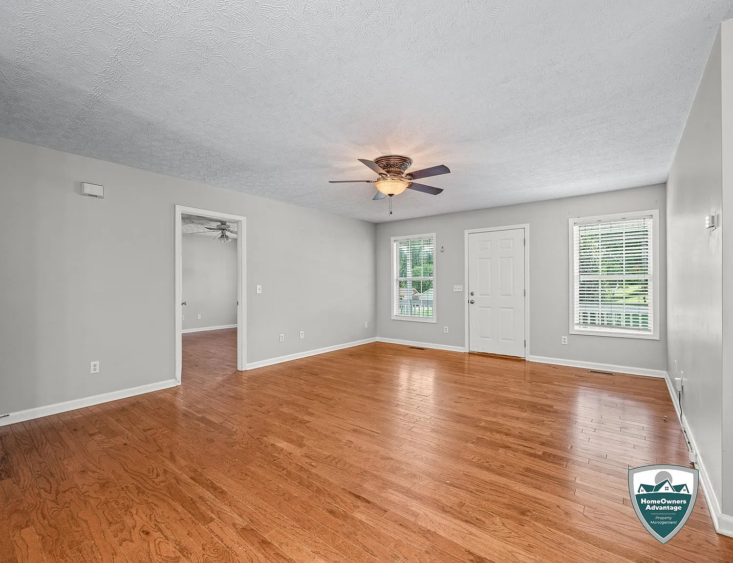 3 bed, 2071 sqft, $1,975 — Photo 4