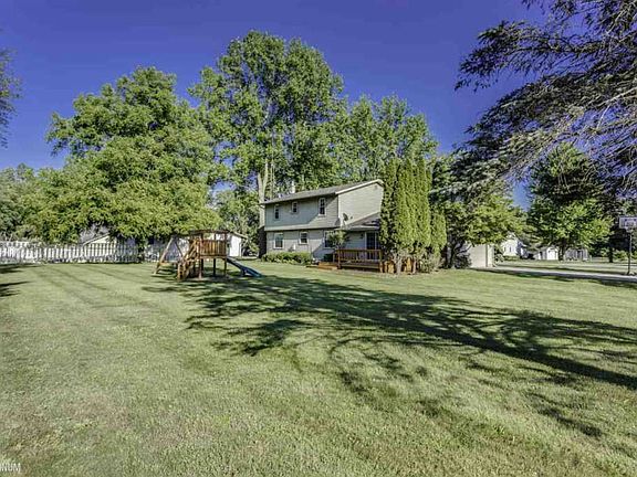 4th image of 374 Jackson Ct