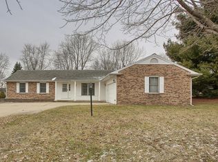 1105 Charter Oaks Cir, Mahomet, IL 61853