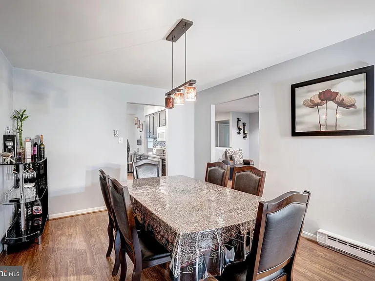 206 Summers Ct — Photo 9