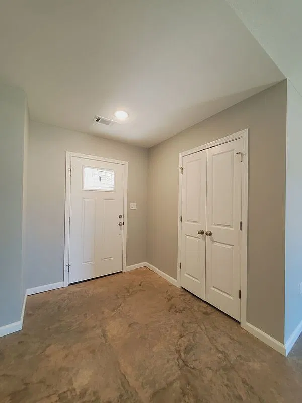 3 bed, 2.0 bath, 1384 sqft, $1,400 — Photo 2