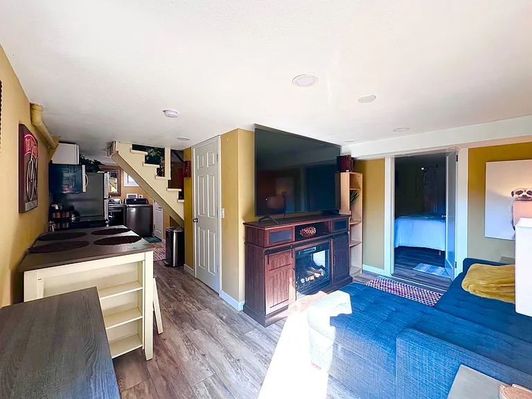 Modern Comfort Meets Convenience Fully Furnished 2-Bedroom ADU in Milwaukie! — Photo 5