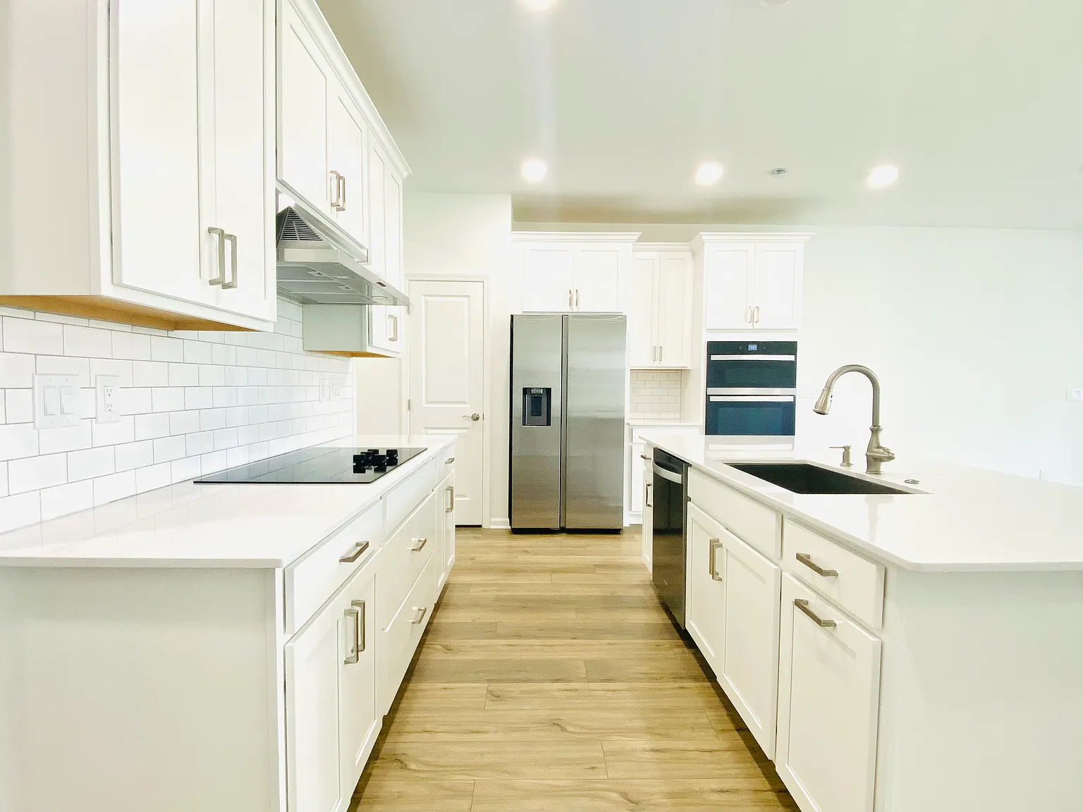 3 bed, 2.5 bath, 2083 sqft, $3,200 — Photo 2
