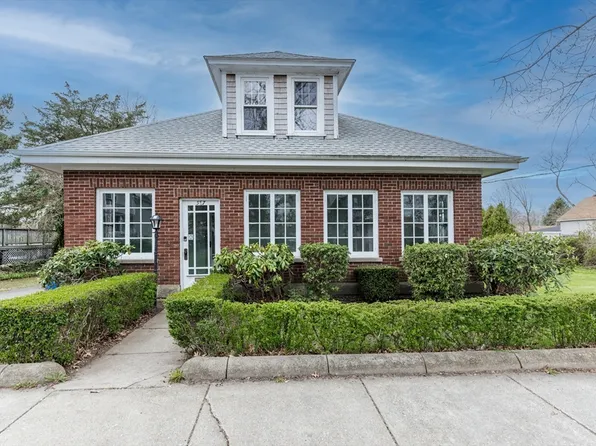 587 Shawmut Ave, New Bedford, MA 02740