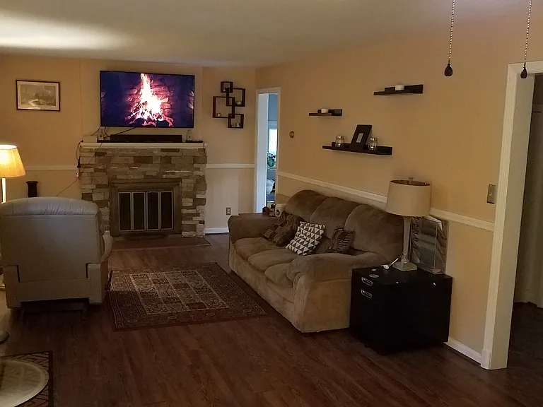 9311 Caroline Ave — Photo 1