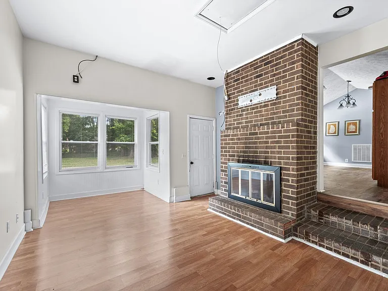 5409 Country Dr — Photo 16
