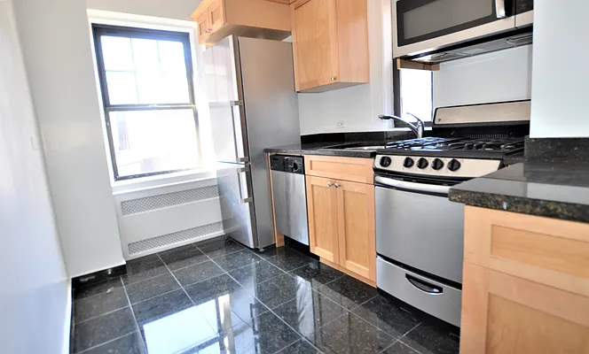 Rented by Manhattan Realty Group | media 4
