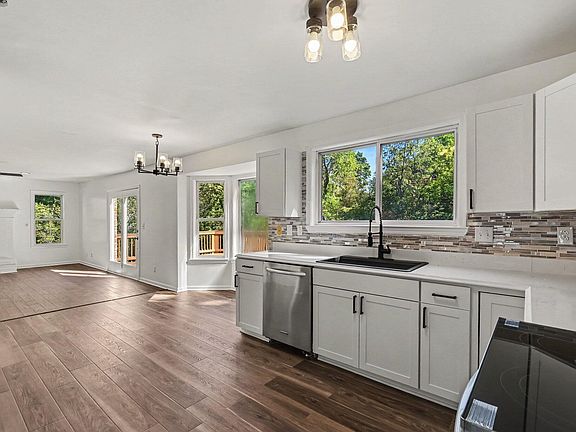 5th image of 643 Elyse Way