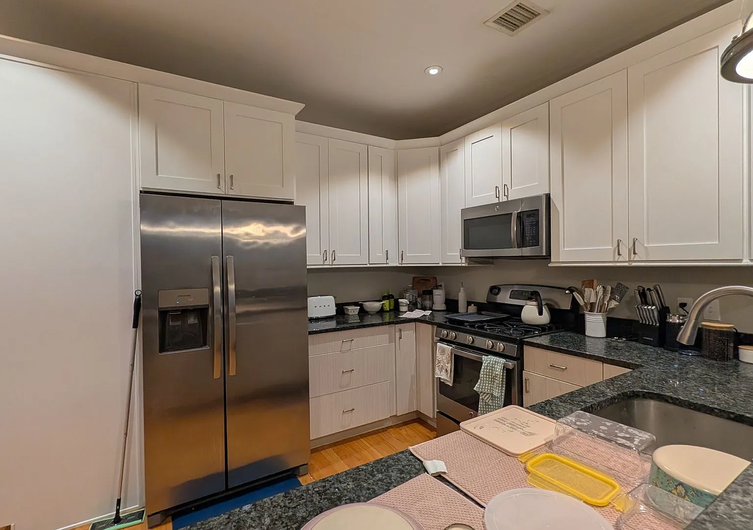 Beautifully Designed Luxury 2-Bed/2-Bath in the South End — Photo 3