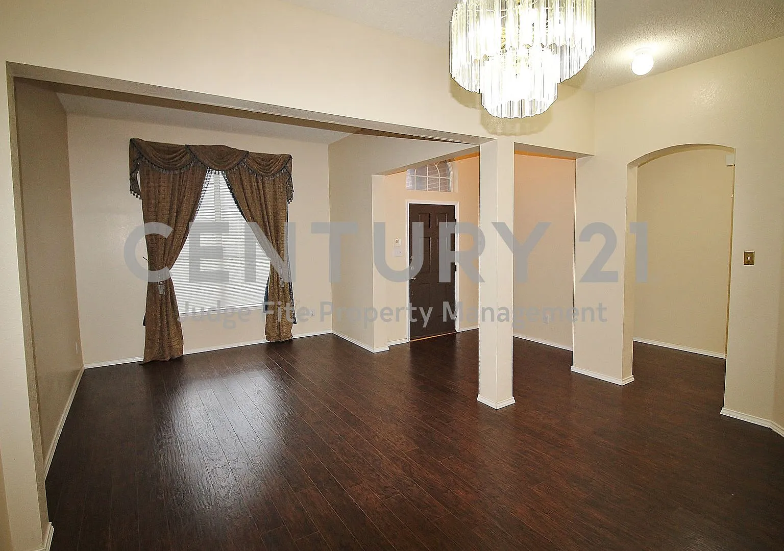 Well Maintained 4/2/2 with Additional 2 Car Carport in Mesquite For Rent! — Photo 2
