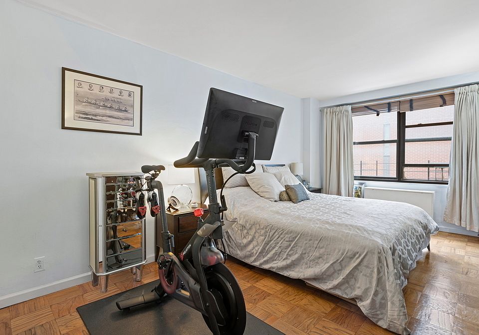 2nd image of 7 E 14th St APT 928