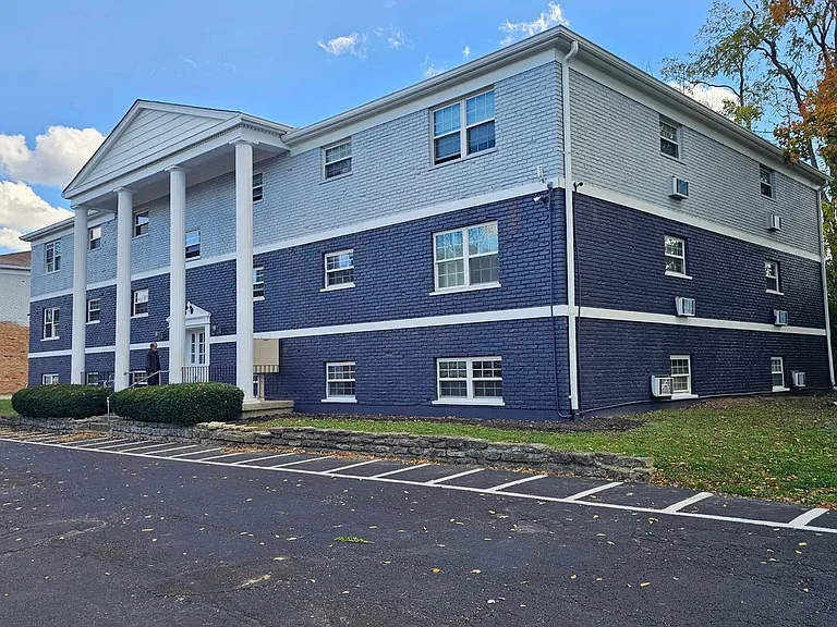 Highview Apartments — Photo 29