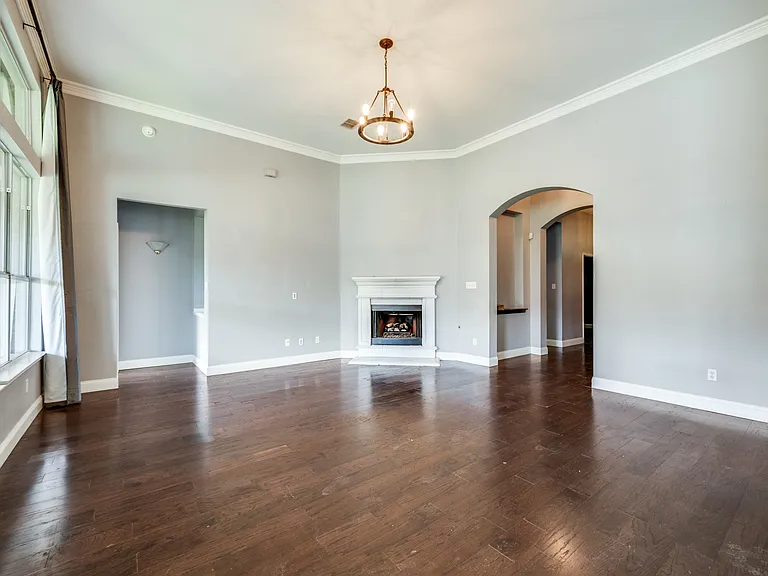 4849 Gloucester Dr — Photo 3