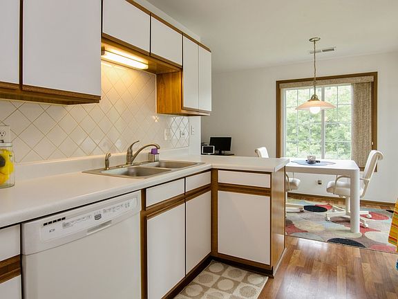 3rd image of 1413 W Hawkes St #14058