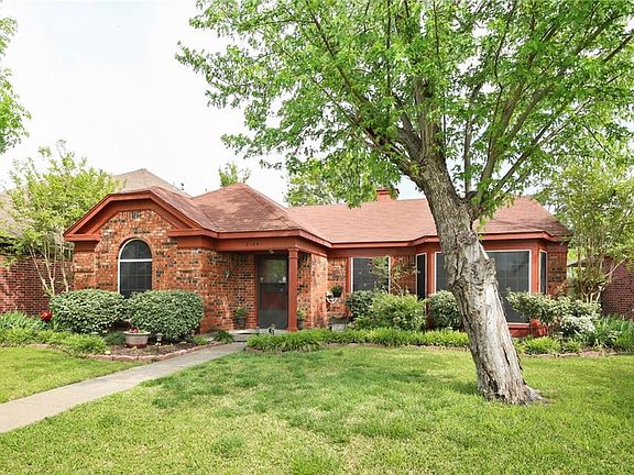 3rd image of 2104 Walden Pl