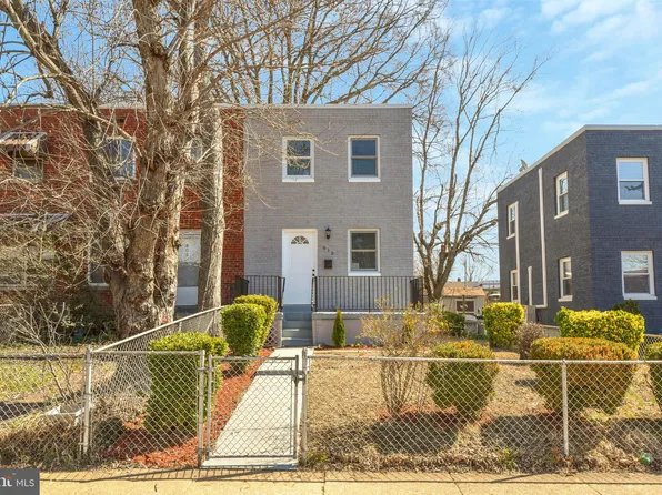610 S Henry St, Alexandria, VA 22314