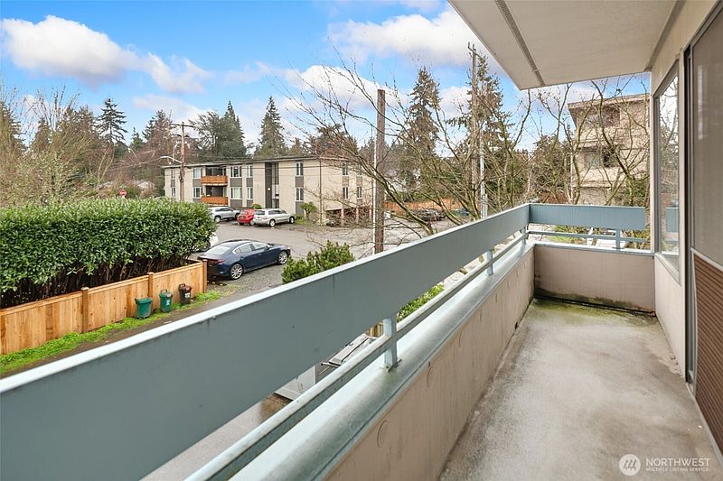 4th image of 12300 33rd Avenue NE #202