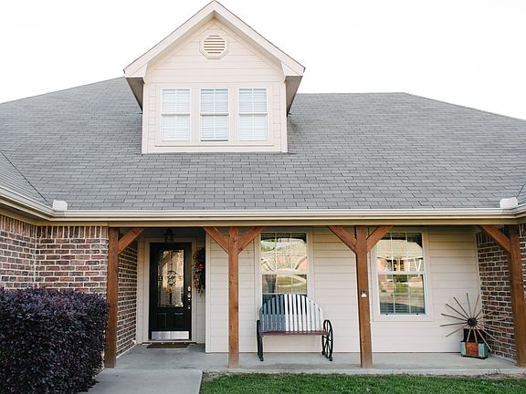 2nd image of 1844 Woodbridge Dr