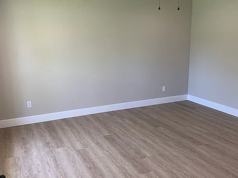 411 Louise Dr — Photo 11