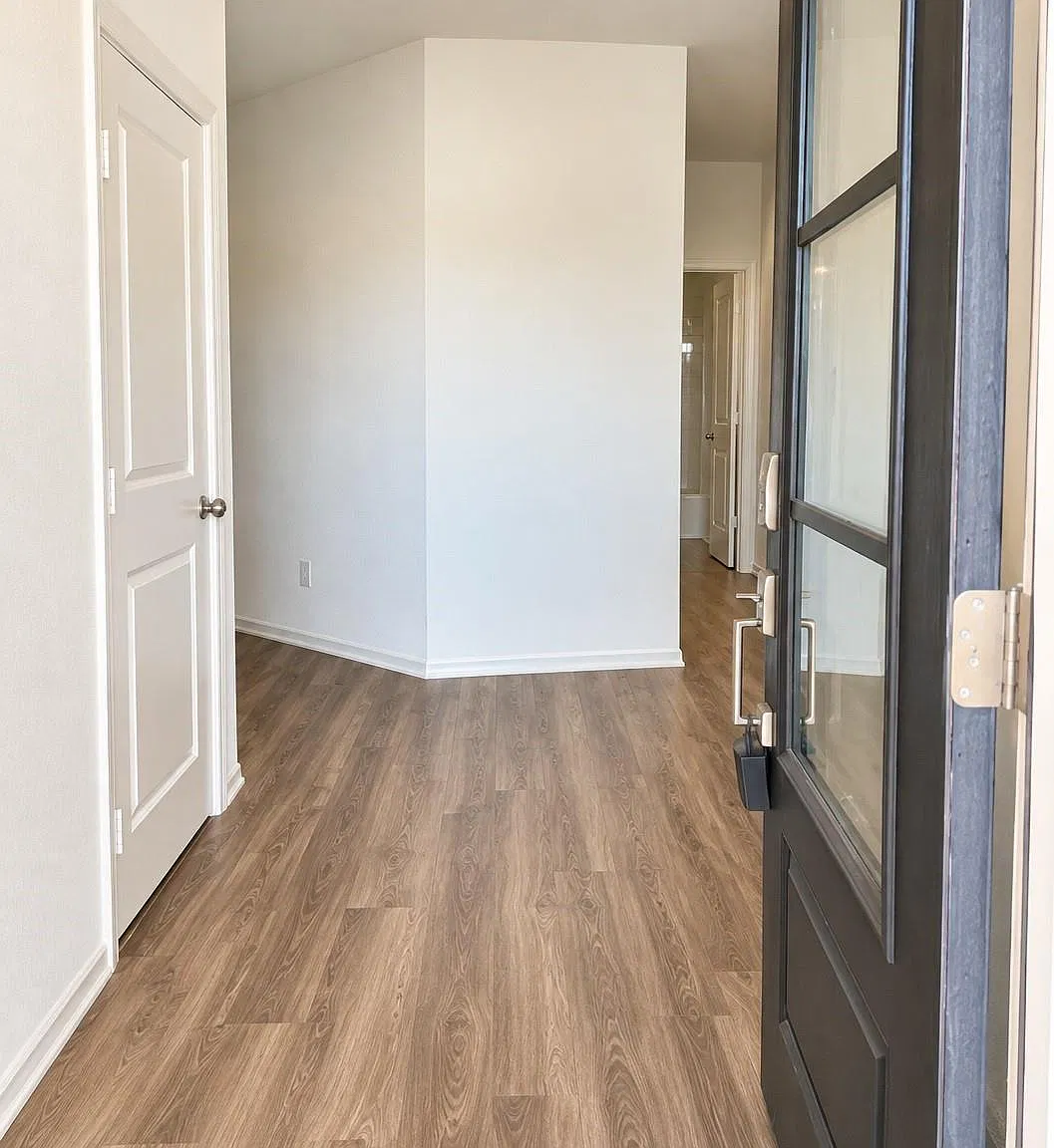 4 bed, 2.0 bath, 1922 sqft, $2,350 — Photo 4