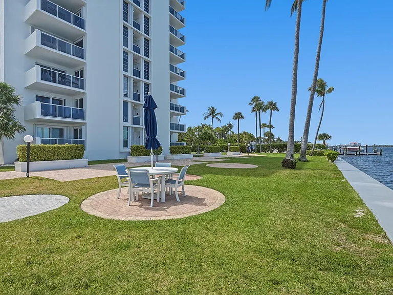 2800 N Flagler Dr #410 — Photo 25