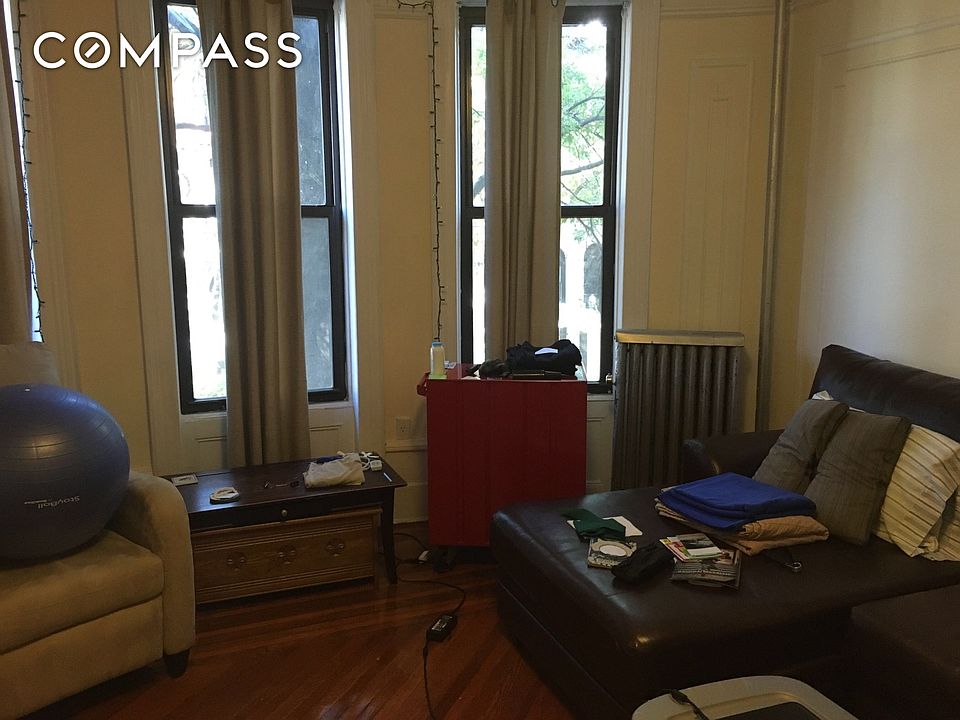 2nd image of 558 7th St APT 2D