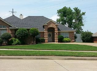 732 Evergreen Dr, Hurst, TX 76054