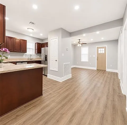3 bed, 2.0 bath, 1100 sqft, $1,950 — Photo 3