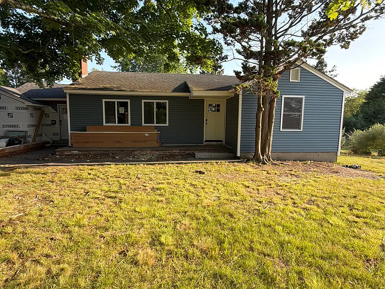 27 Post Rd #A/C — Photo 2