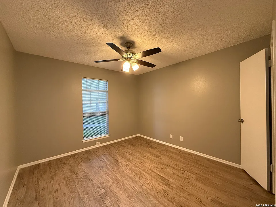 331 W Mistletoe Ave #1