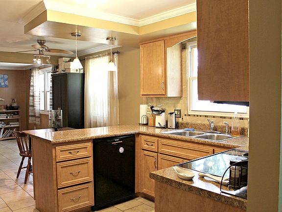 5th image of 3827 Oakhurst Dr