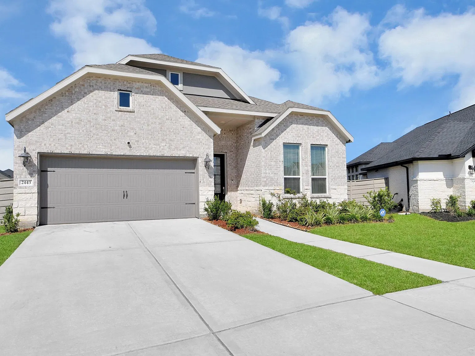 4 bed, 3.0 bath, 2408 sqft, $3,300 — Photo 4