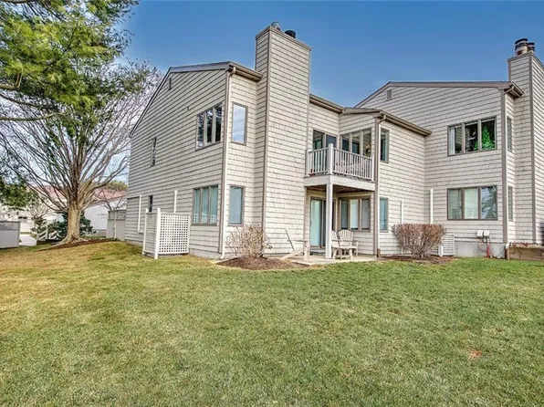 96 Windward Ln, Bristol, RI 02809