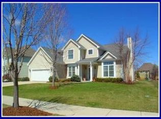 412 Tanager Dr, Grafton, WI 53024